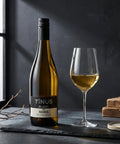 AI wine scene - 구펜스 하이넨 샤또 데 투레트 티뉘스 블랑 드 누아 2023