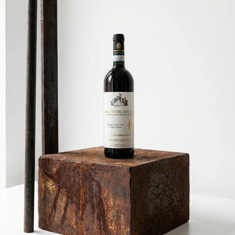 AI wine scene - 팔레토 디 브루노 지아코사 돌체토 달바 2022